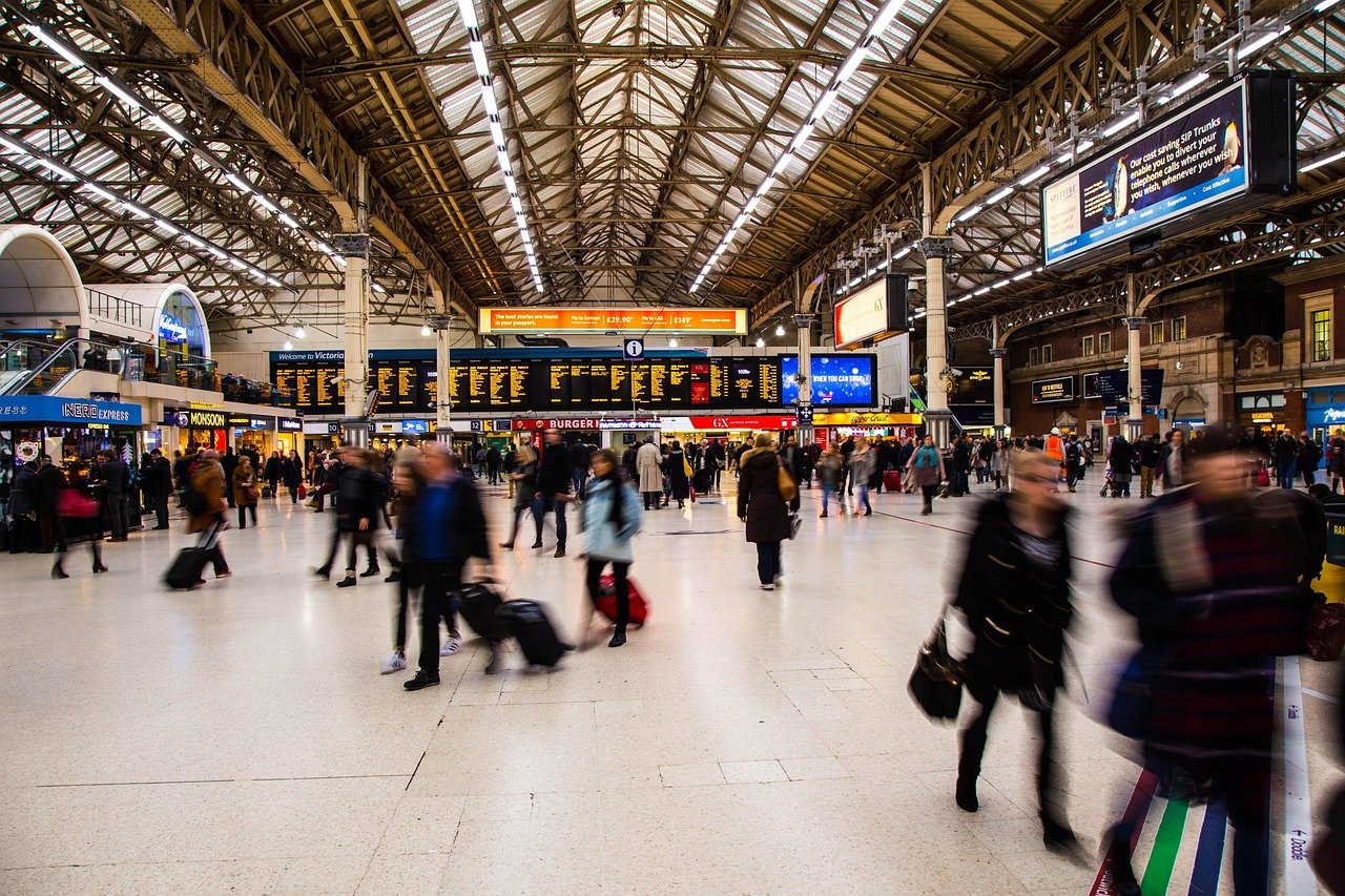 railway-station-5863381_1280